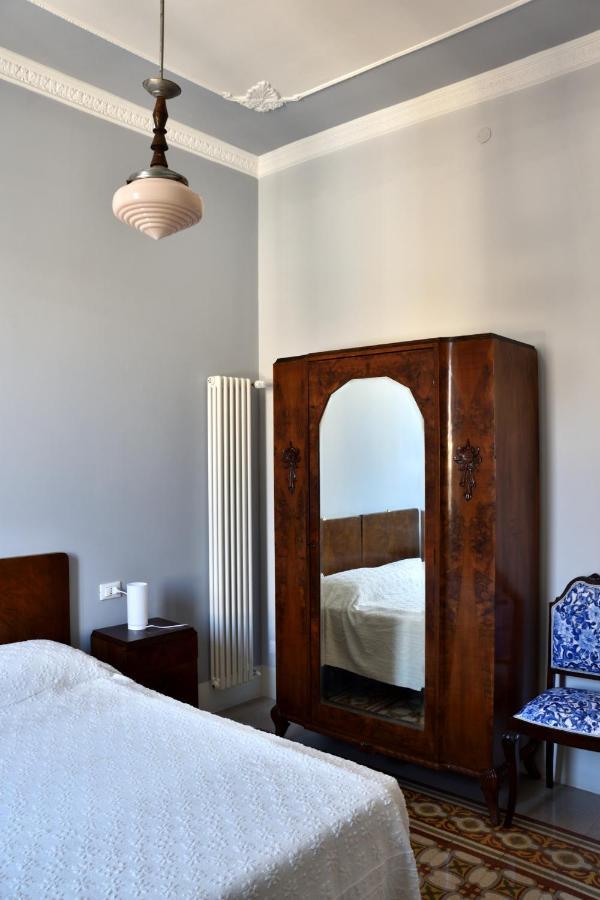 Battisti 18 Vintage Rooms Palermo Exterior foto