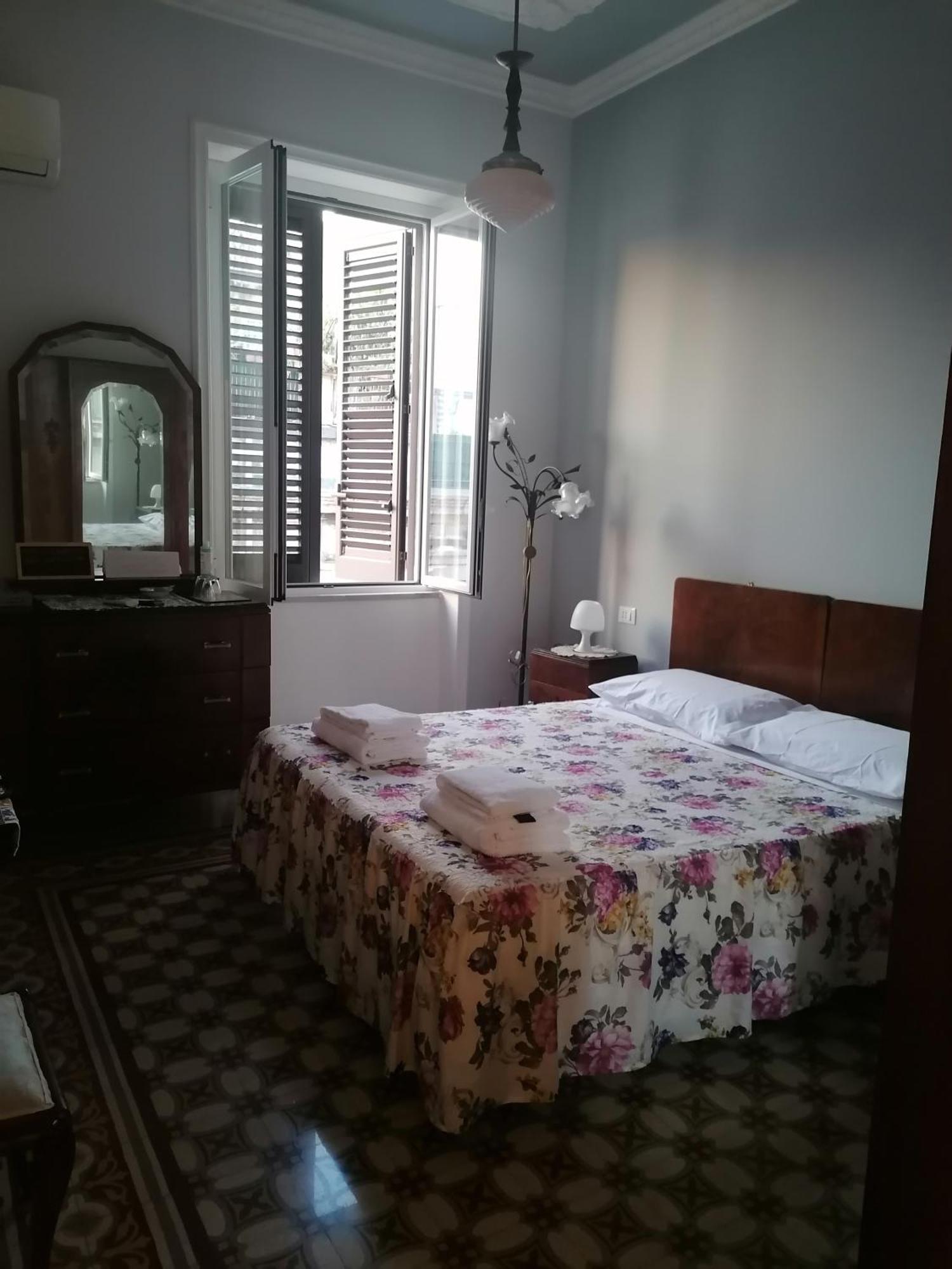 Battisti 18 Vintage Rooms Palermo Exterior foto